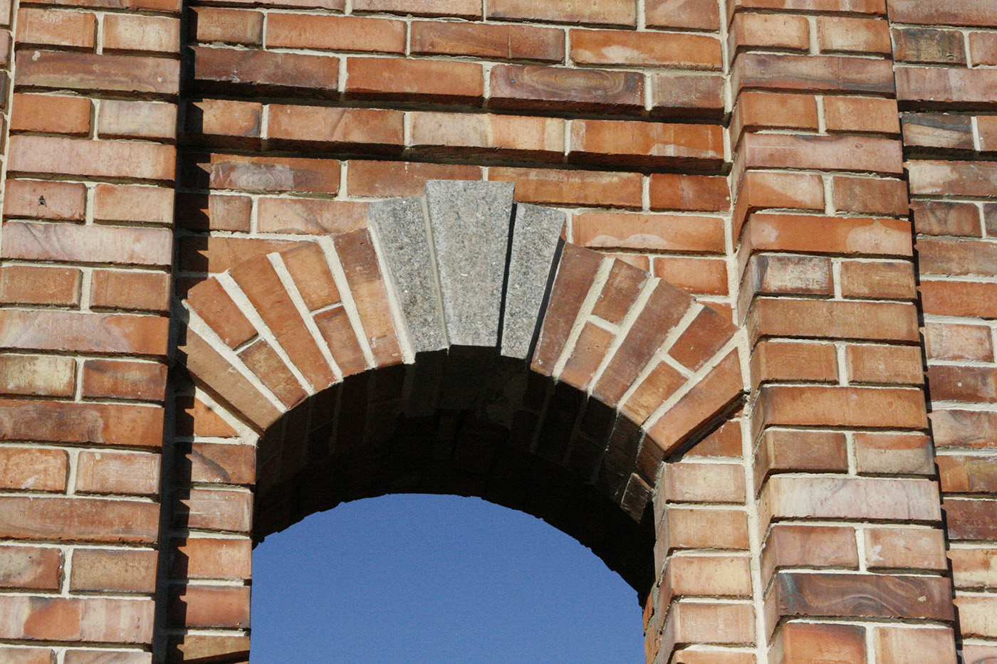 Редуцированный кирпич, энгельский,1NF